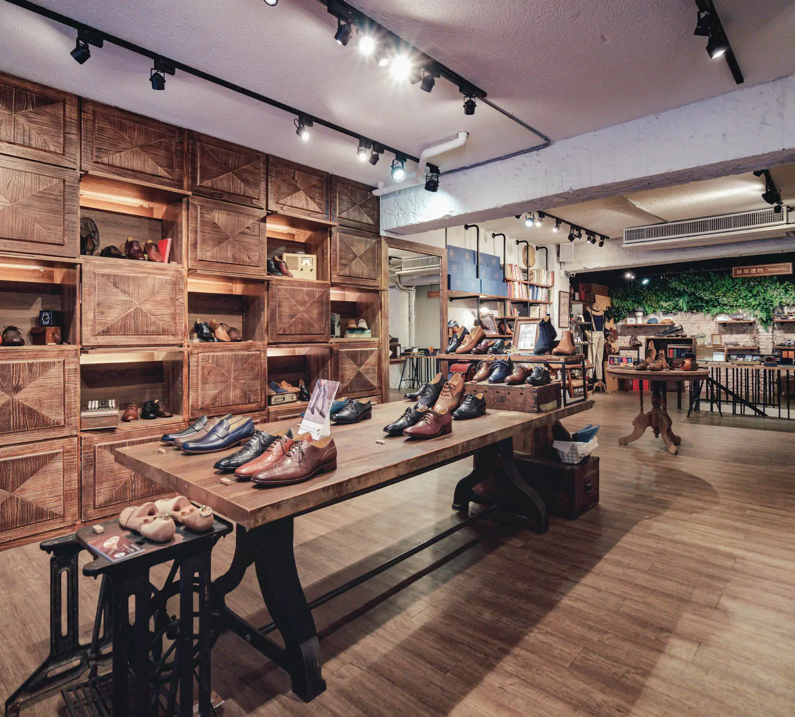 Boutique shoe store in Alma, Michigan